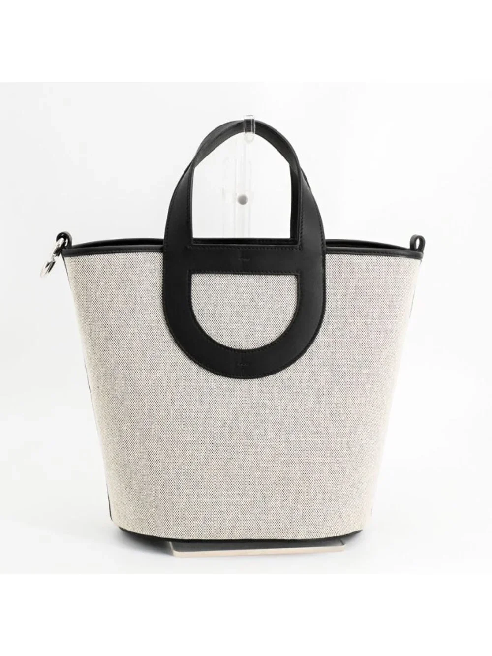 Hermes Handbag in the Loop 18